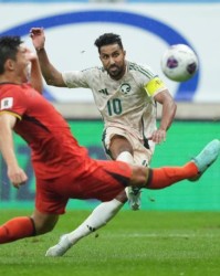 国脚暗议：没准备换谢鹏飞林良铭 让主力带伤出战