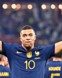 伟德体育-梅开二度踢得更聪明 “无球”姆巴佩谁人能防？